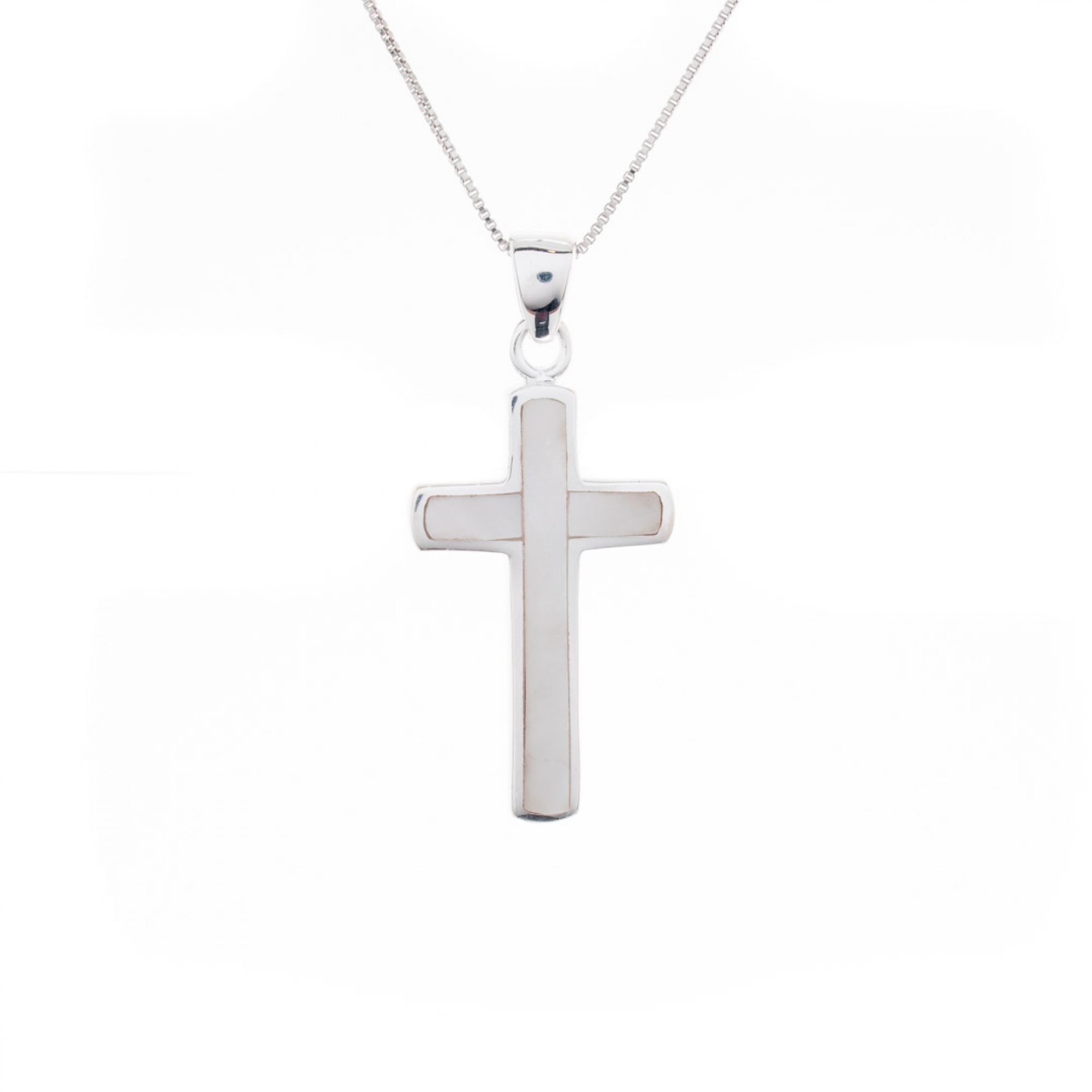 Cross necklace with mother of pearl 