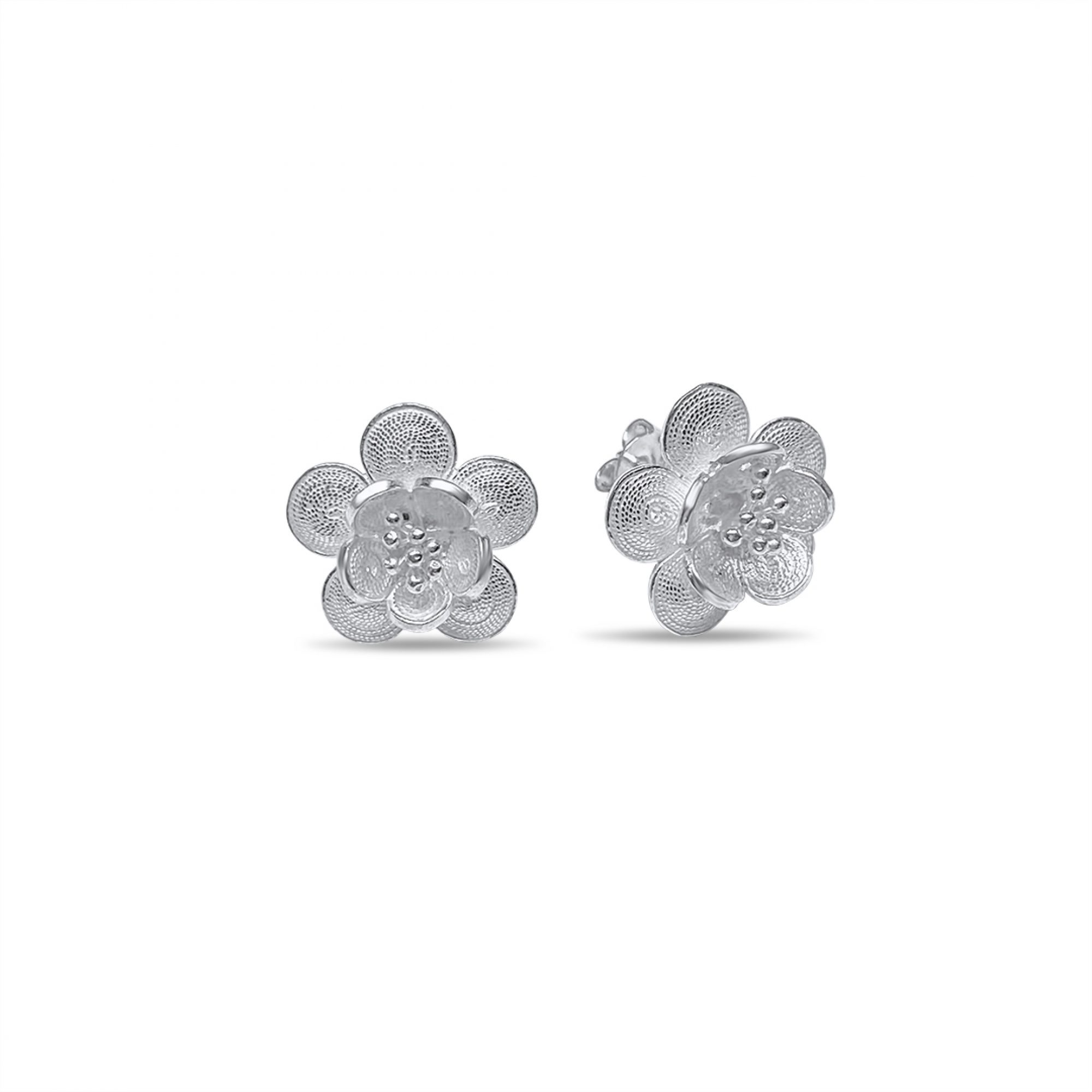 Filigree stud earrings